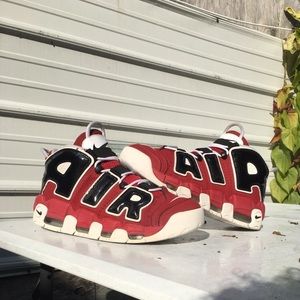 NIKE UPTEMPO
